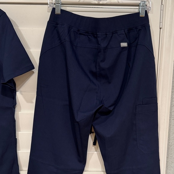 Figs Women's Navy Cropped Top and Ankle Pants Set - Picture 10 of 11